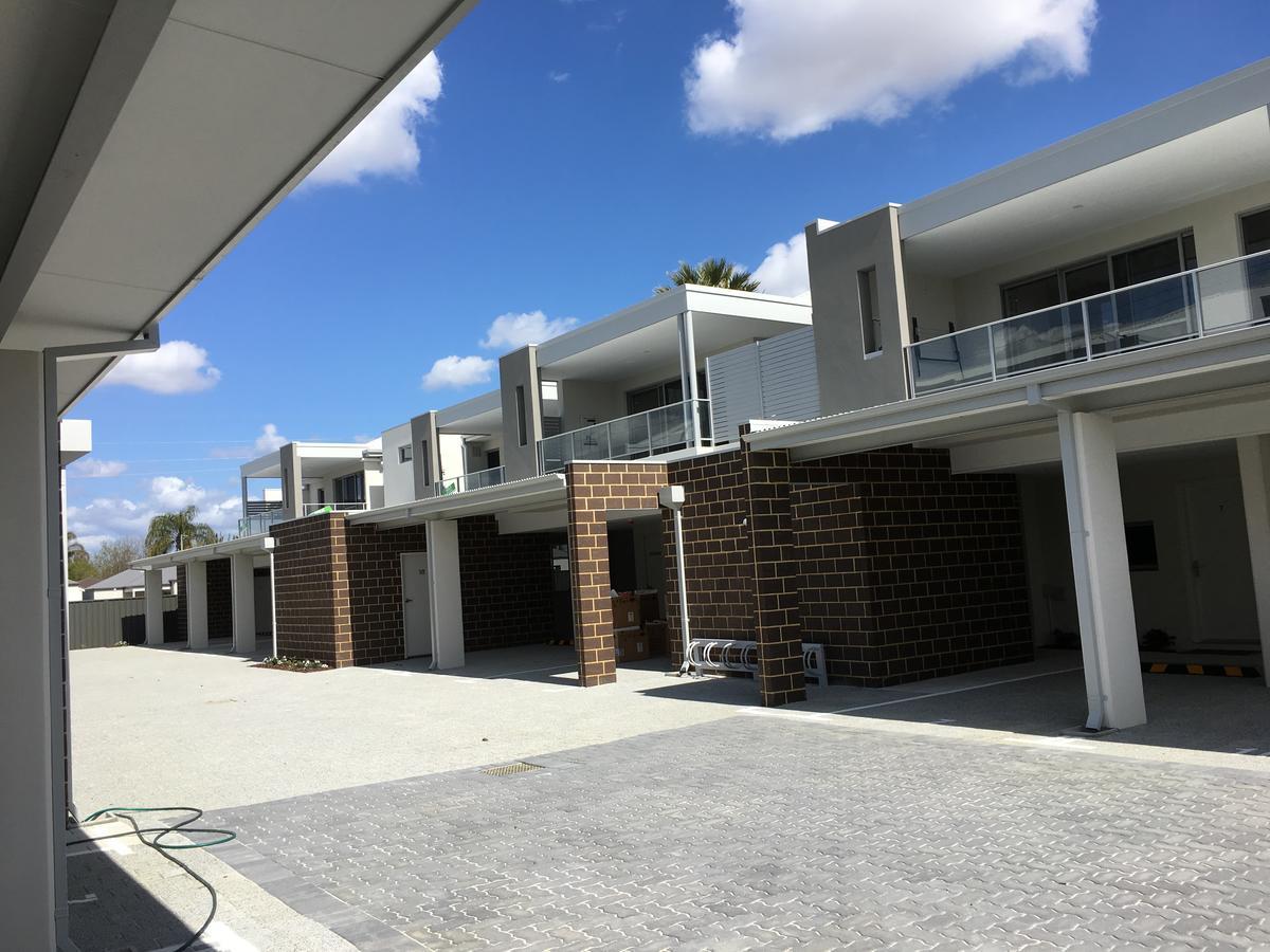 Apartment In Queens Park Perth Bagian luar foto